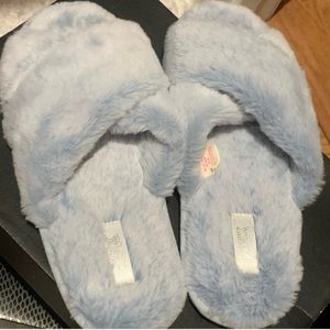 NWT Victoria’s Secret Vs Pink Fluffy Slippers